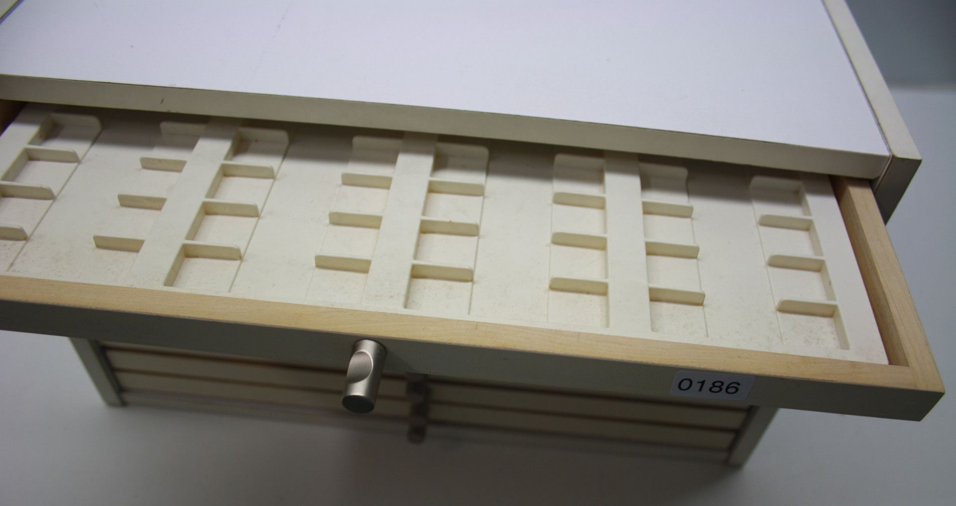 Zahnschrank mit teilweisen Einlagen # 186 | eBay